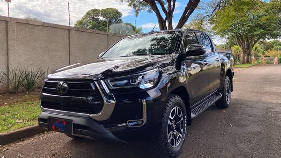 TOYOTA HILUX 2.8 D-4D TURBO DIESEL CD SRX 4X4 AUTOMÁTICO TOYOTA HILUX 2.8 D-4D TURBO DIESEL CD SRX 4X4 AUTOMÁTICO